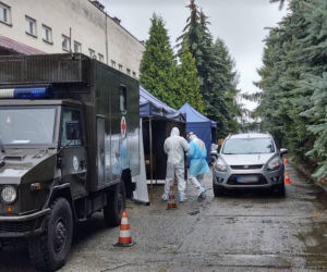 Koronawirus. W Nowym Sączu działa punkt poboru wymazów. Ruszyły badania przesiewowe