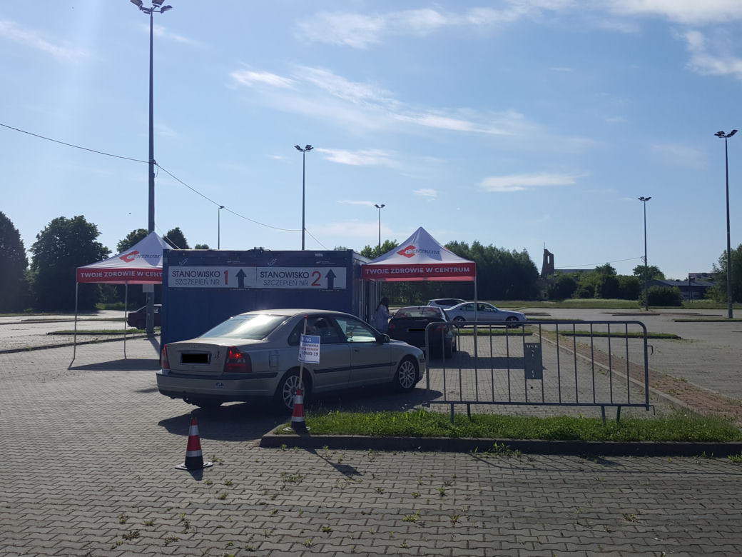 Punkt szczepień drive-thru w Siedlcach