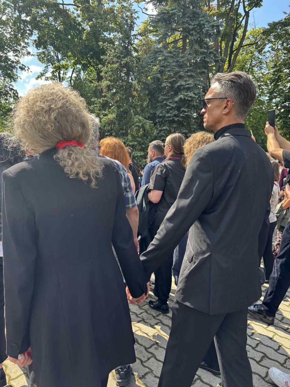 Michał Czernecki z nową partnerką na pogrzebie Joanny Kołaczkowskiej