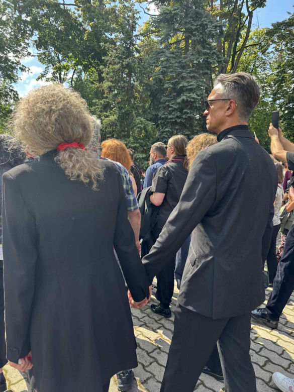 Michał Czernecki z nową partnerką na pogrzebie Joanny Kołaczkowskiej