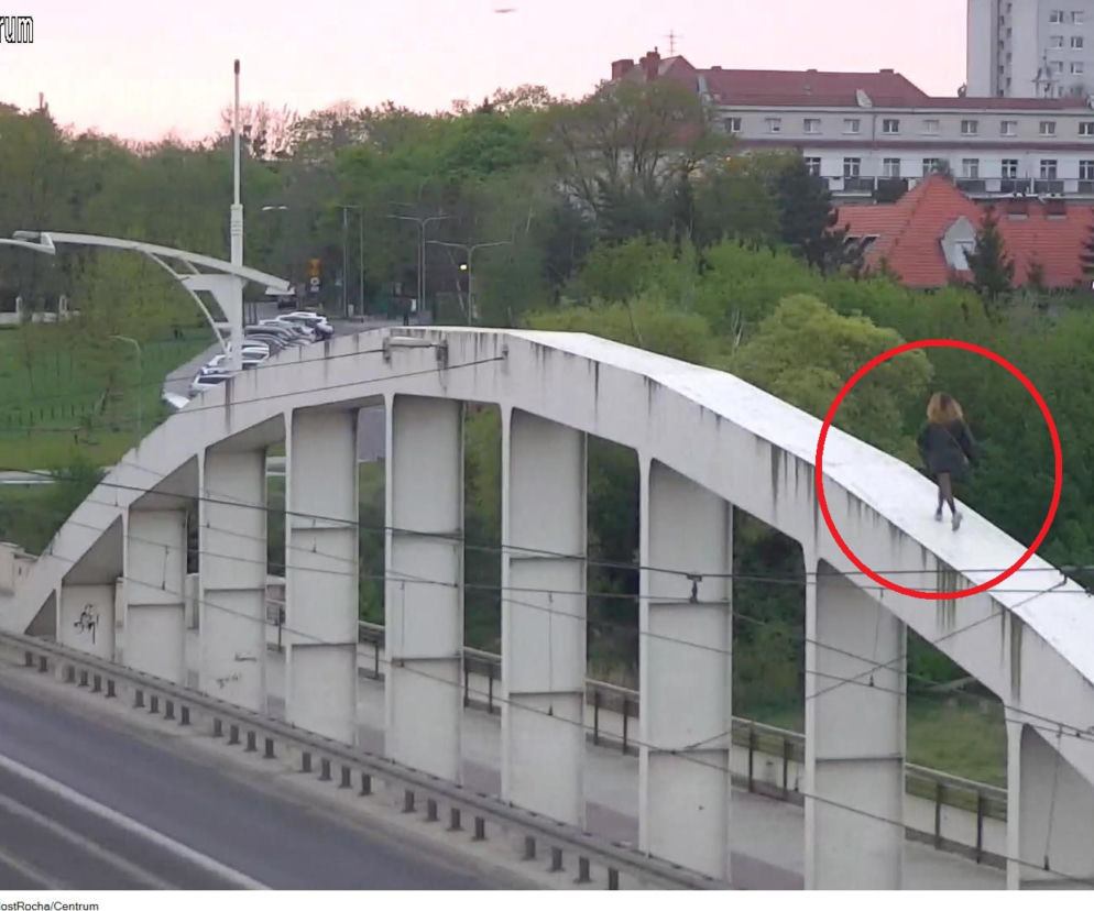 Wdrapała się na most, aby podziwiać miasto. Groza na moście w Poznaniu 