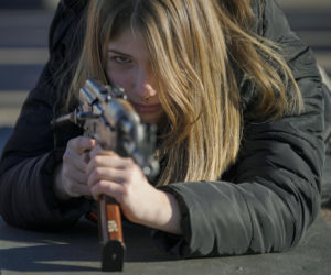 Wojna na Ukrainie. Kobiety pod bronią - coraz więcej Ukrainek wstępuje do armii. Dzieci też szkolą. 