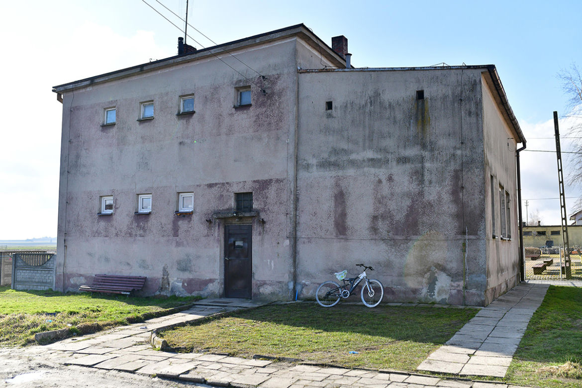 Metalową rurką skatował syna, zabił jego kolegę