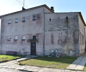 Metalową rurką skatował syna, zabił jego kolegę