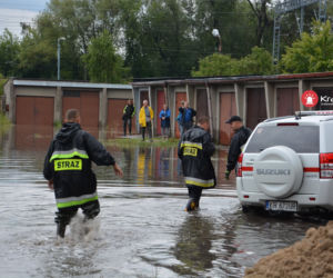 Kraków: rzeka Drwinka wystąpiła z koryta