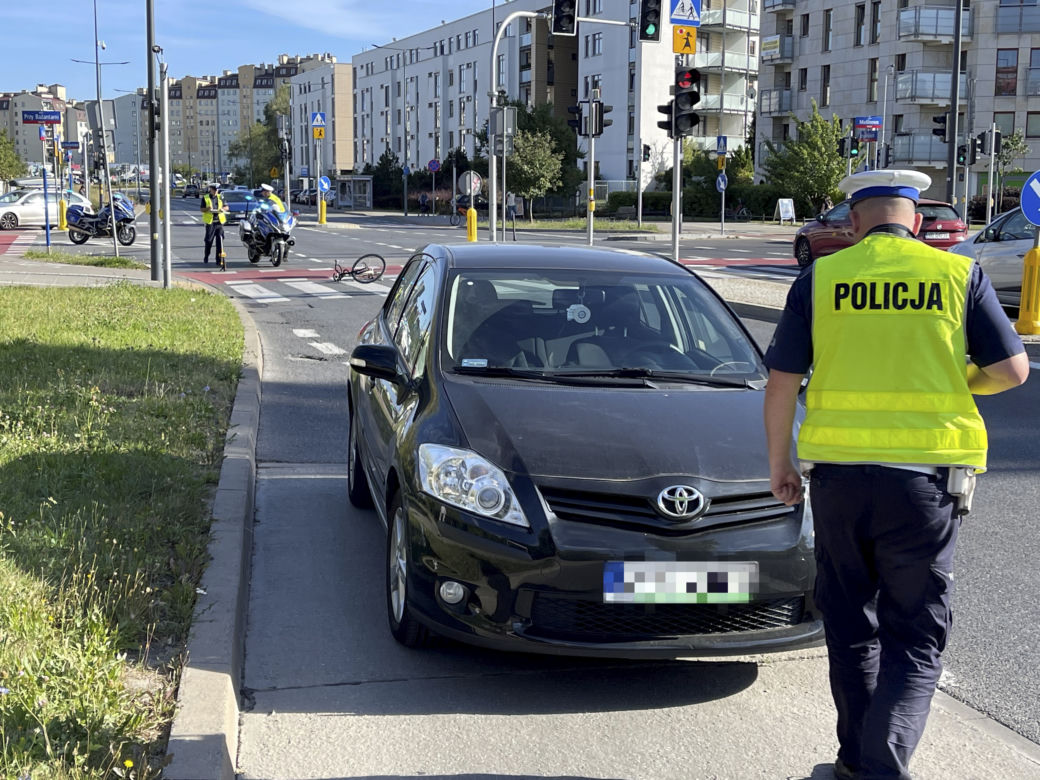 Makabra na Ursynowie. Kompletnie pijany kierowca staranował rowerzystę. Wydmuchał 4 promile!