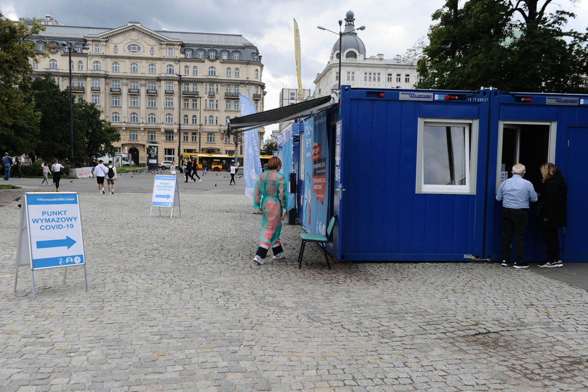 Pod Pałacem szczepią non stop. Można się zgłosić codziennie i bez kolejki