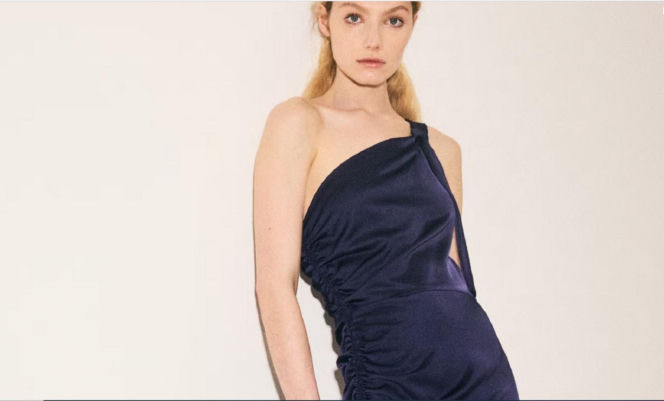 Ta asymetryczna sukienka z Mango, to perełka na wesele. Ma ciekawy krój, a do tego kosztuje tylko 200 złotych!