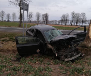18-latka ciężko ranna po dachowanio opla w Drobinie. Potworny wypadek na DK10 pod Płockiem [ZDJĘCIA]