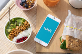 Wolt i delio supermarket online łączą siły – nowy standard wygodnych zakupów spożywczych z dostawą nawet w 2 godziny