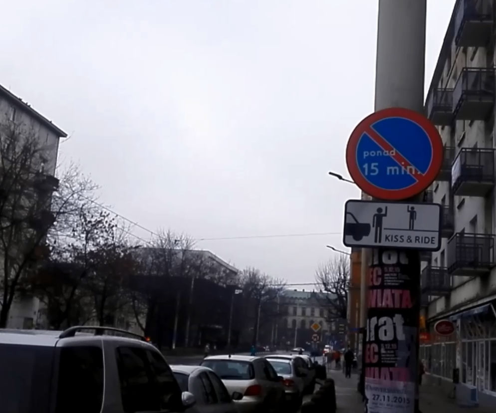 Wystarczy nieznacznie przeparkować auto, by czas postoju był liczony od nowa