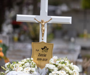 Widok grobu Zuzi łamie serce