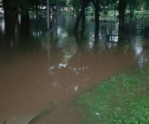 Skutki burz na Śląsku. Zalane ulice, stadion pod wodą! [ZDJĘCIA]