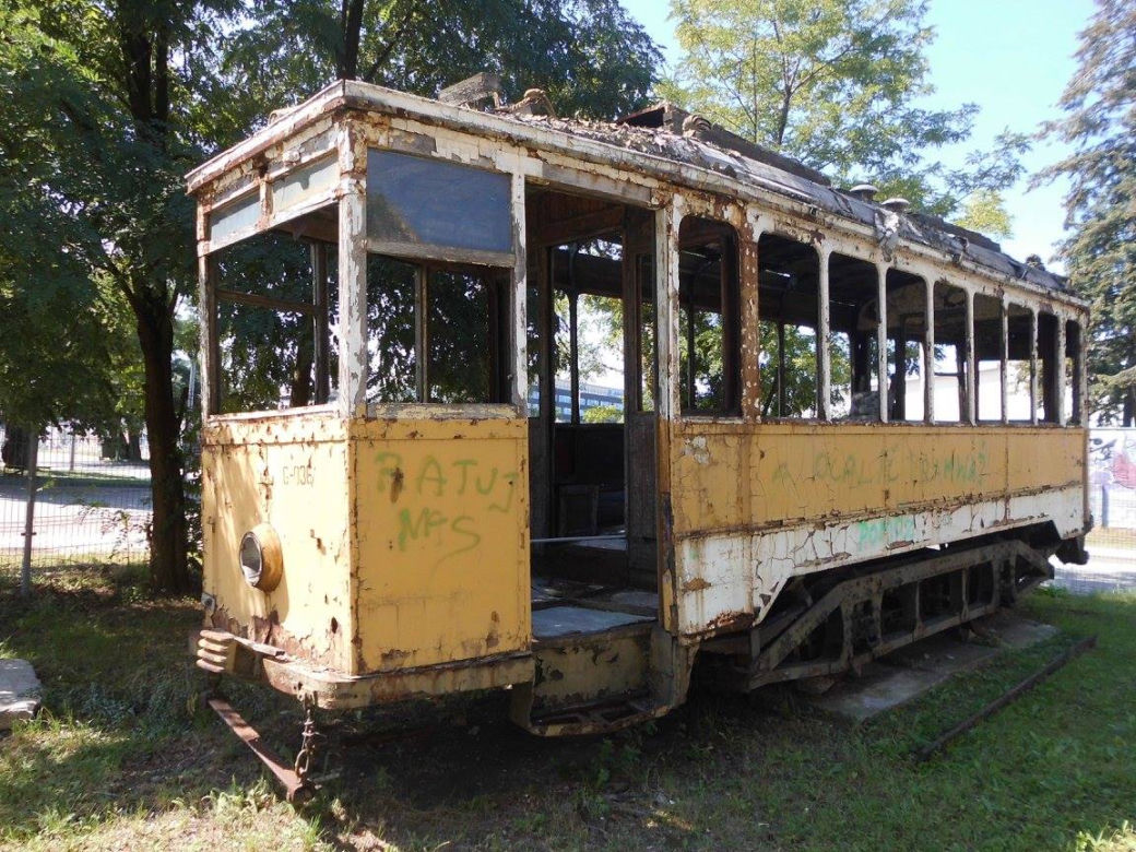 Jesteście ciekawi jak wyglądają od środka stare, opuszczone tramwaje? Mamy dla Was [ZDJĘCIA]!