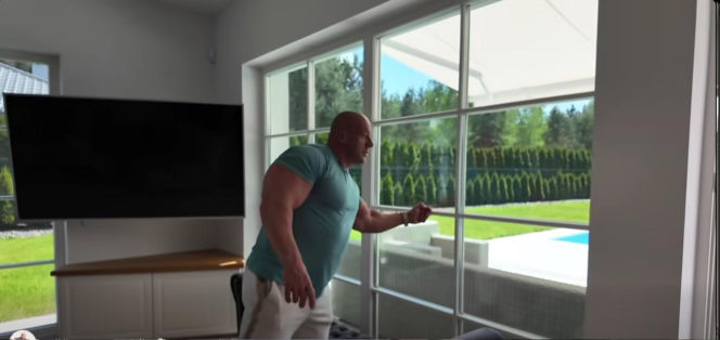 Robert Burneika sprzedaje willę