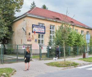 Dzieci będą uczyć się w ruinie