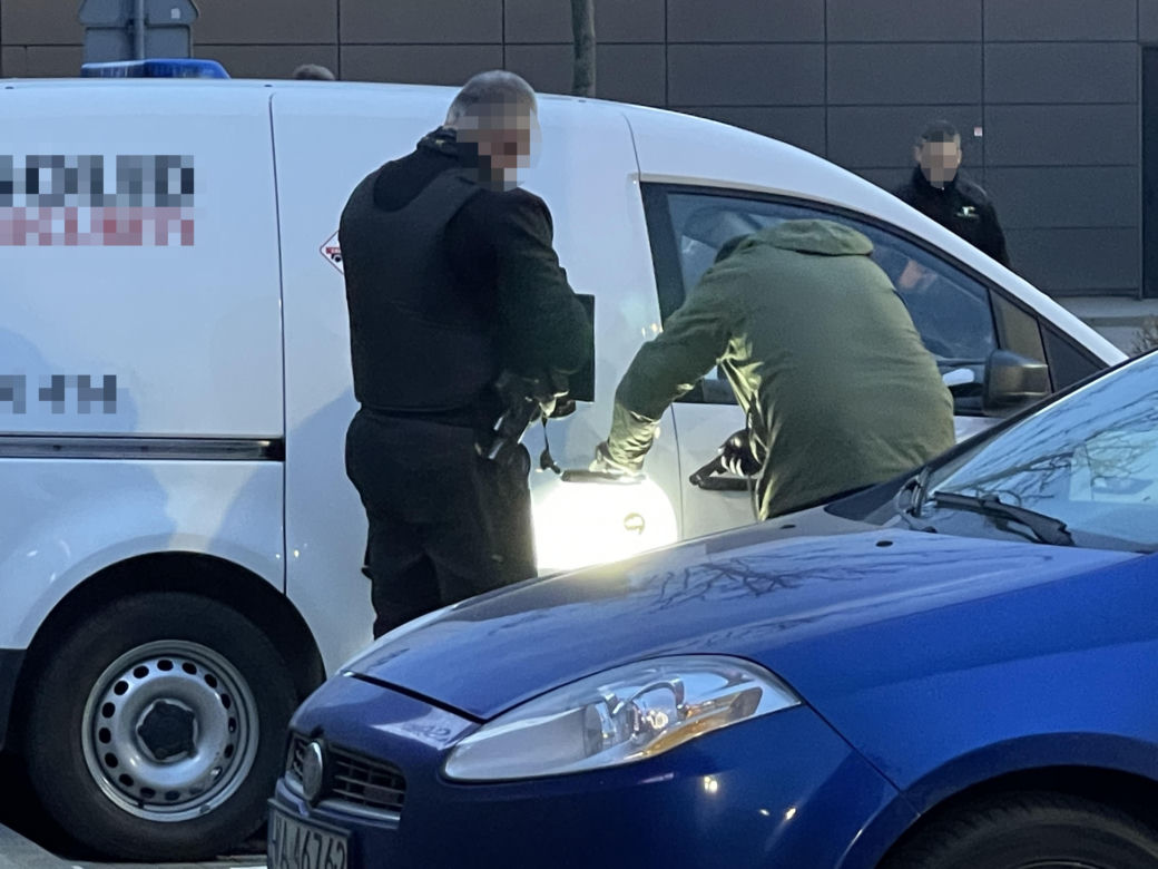 Napad na konwojenta na Białołęce. Skradziono dużą ilość pieniędzy 