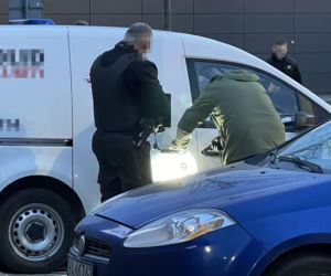 Napad na konwojenta na Białołęce. Skradziono dużą ilość pieniędzy 