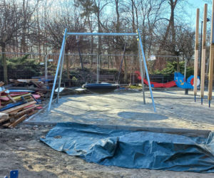 Statek w naprawie, pająk już jest. Trwa modernizacja placu zabaw w Parku Tysiąclecia w Lesznie