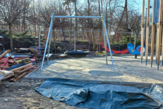 Statek w naprawie, pająk już jest. Trwa modernizacja placu zabaw w Parku Tysiąclecia w Lesznie