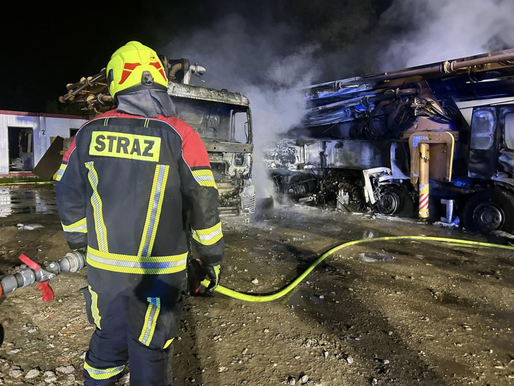 Nocny dramat pod Warszawą. Spłonęły dwie ciężarówki