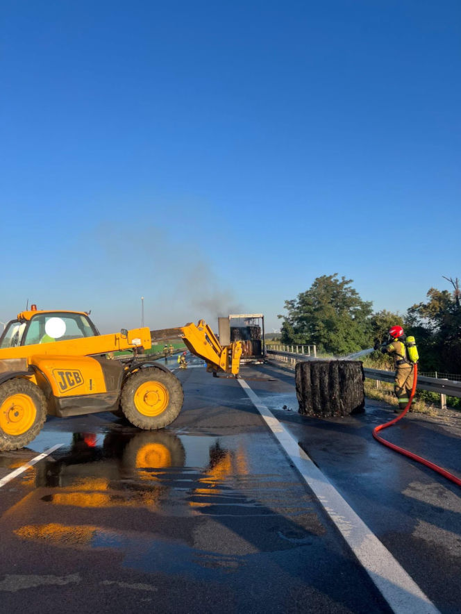 Uwaga kierowcy! Pożar na autostradzie A4. Droga nieprzejezdna, policja wyznaczyła objazd