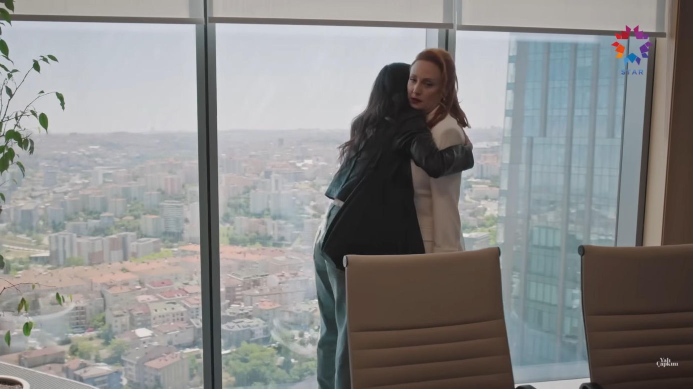 Pierwsze spotkanie Serpili z Ifakat w serialu Złoty chłopak
