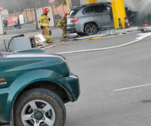 Tarnów. Ogromny pożar na stacji paliw. 47-latek z bmw staranował dystrybutory [ZDJĘCIA]