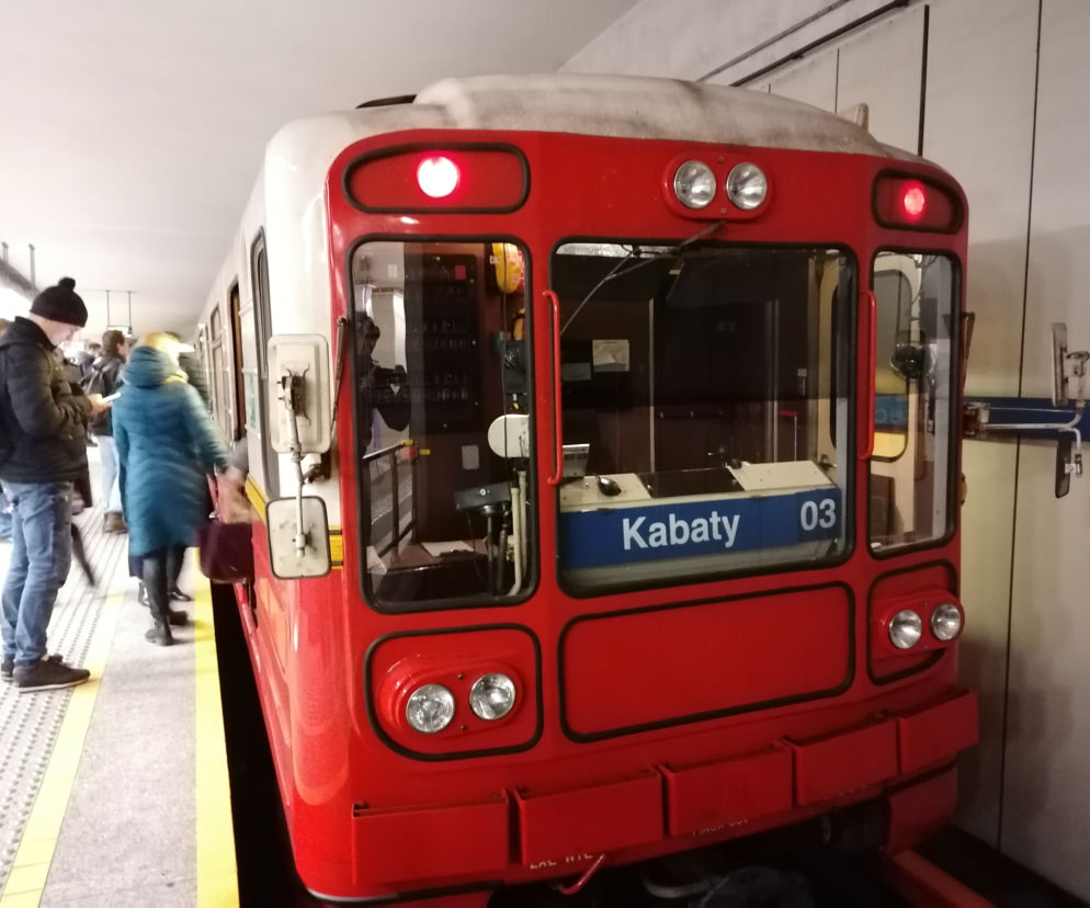Tragedia na stacji metra Politechnika. Kobieta rzuciła się pod pociąg