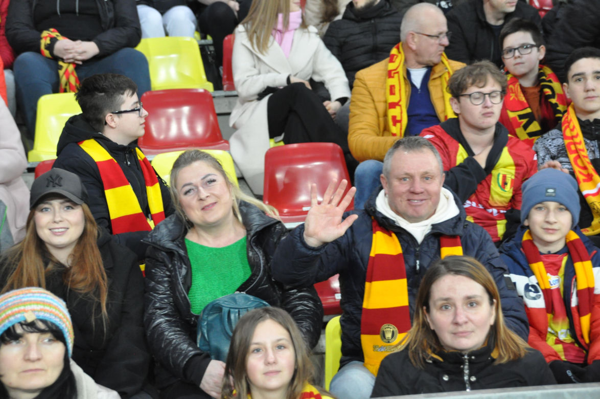 Korona Kielce - Legia Warszawa. Zdjęcia kibiców na Suzuki Arenie