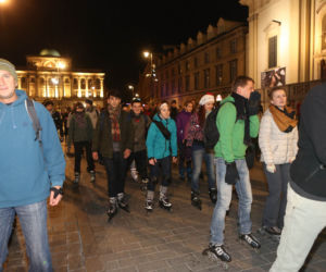 Nightskating. Warszawa na rolkach [Zdjęcia]