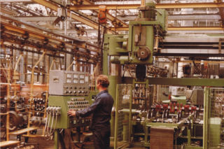 Archiwalne zdjęcia Fabryki Samochodów Ciężarowych (FSC) z lat 70. budzą ogromny sentyment, ale i smutek