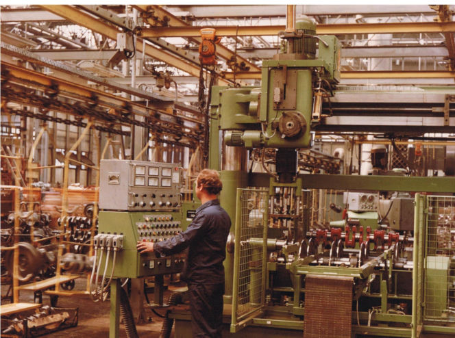 Archiwalne zdjęcia Fabryki Samochodów Ciężarowych (FSC) z lat 70. budzą ogromny sentyment, ale i smutek