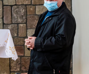 Lech Wałęsa zdjął maseczkę w kościele [ZOBACZ ZDJĘCIA]