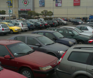 Warszawa. W dniu referendum frekwencja 100 procent. W centrach handlowych...
