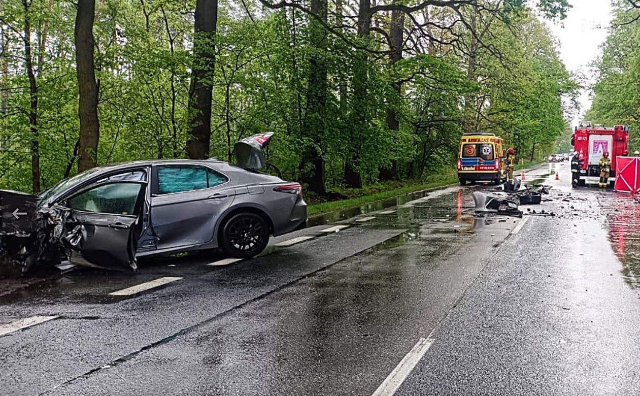 Wypadek w Grudzicach na DK94. Zderzyły się dwa samochody
