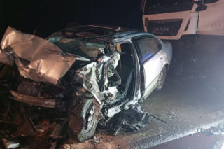 Horror pod Ciechanowem. 52-latek zginął w zmiażdżonym aucie. Zderzył się z ciężarówką