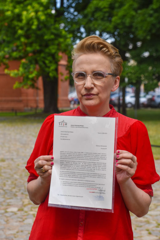 Joanna Scheuring-Wielgus pyta w Toruniu o dofinansowania dla księdza oskarżonego o pedofilię