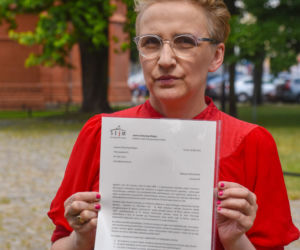 Joanna Scheuring-Wielgus pyta w Toruniu o dofinansowania dla księdza oskarżonego o pedofilię