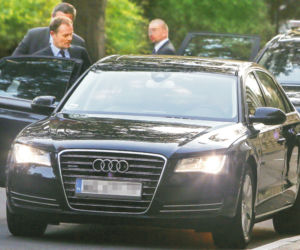 Premier Donald Tusk jest wożony Audi A8