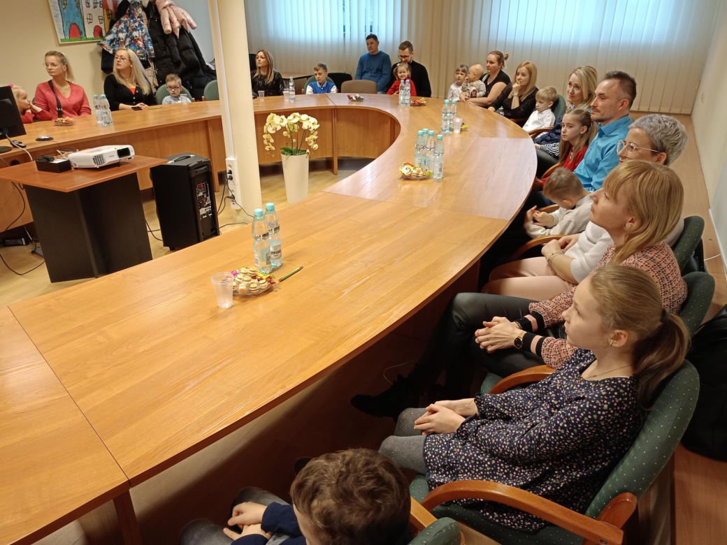 Podsumowanie konkursu na bożonarodzeniową kartkę świąteczną z recyklingu odbyło się w siedzibie Przedsiębiorstwa Energetycznego w Siedlcach