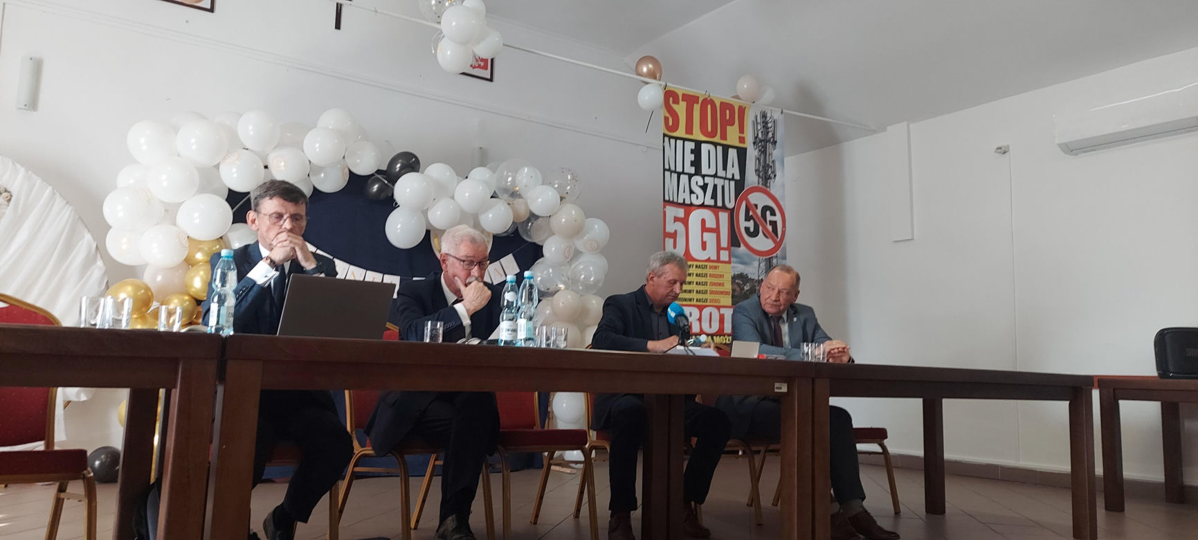 Spotkanie w sprawie budowy masztu 5 G w Płoskiem