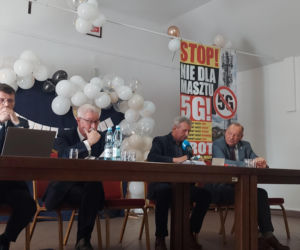 Spotkanie w sprawie budowy masztu 5 G w Płoskiem