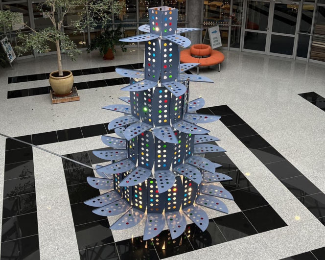 To jedyna taka choinka w Polsce. Stworzyli ją z nietypowych materiałów