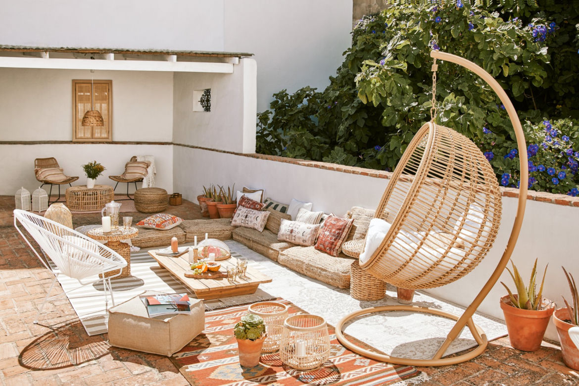 Taras i balkon w stylu boho –  maksimum komfortu