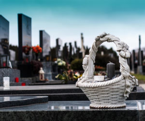 W Krakowie pożegnano 43 dzieci martwo urodzonych. „Łączy nas miłość, która jest silniejsza niż śmierć”