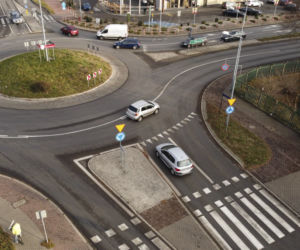 Emeryt oskarża: policja wywiozła mnie do lasu