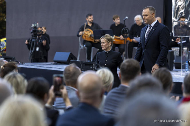 Narodowe czytanie z Karolem i Martą Nawrockimi