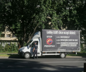 Furgonetka Anty-LGBT na ulicach Krakowa