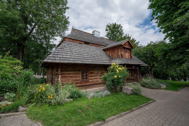 To jedno z najpiękniejszych miast Małopolski. W średniowieczu było wsią, w której mieszkali zakonnicy z Jerozolimy